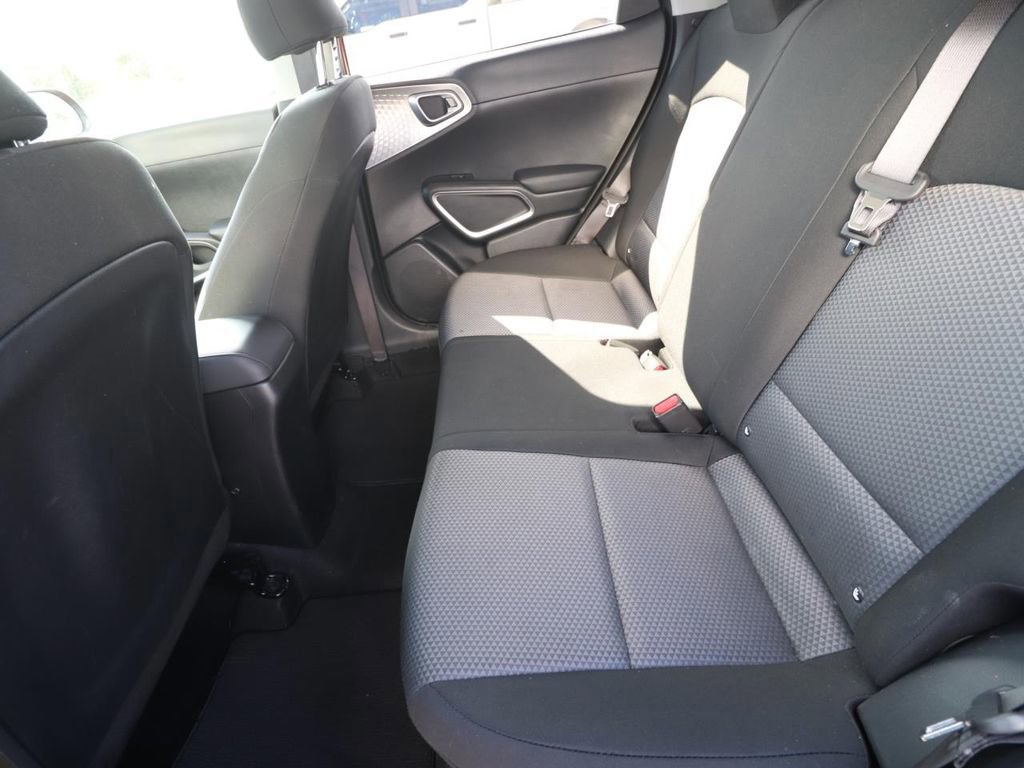 Used 2025 Kia Soul LX w/ LX Technology Package image 12