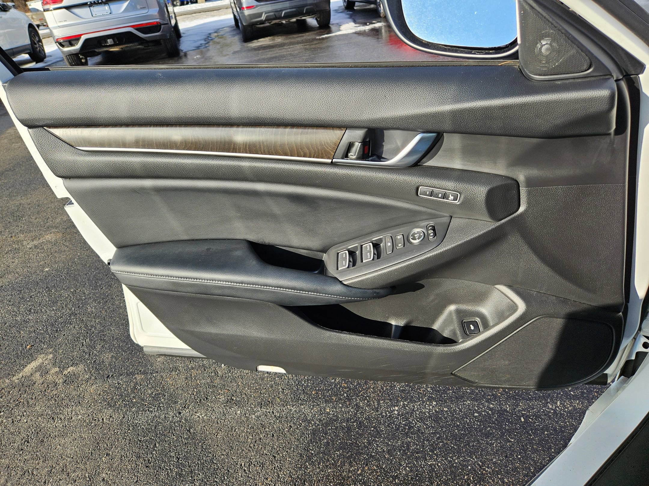 Used 2018 Honda Accord EX-L image 6