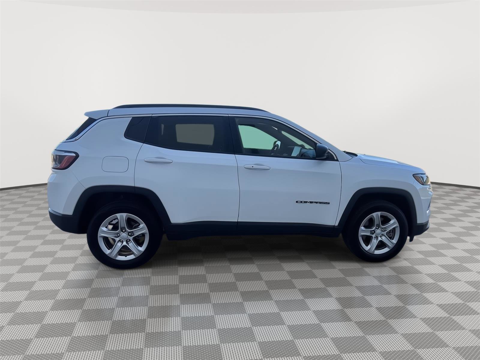 Used 2023 Jeep Compass Latitude AWD/4WD image 4