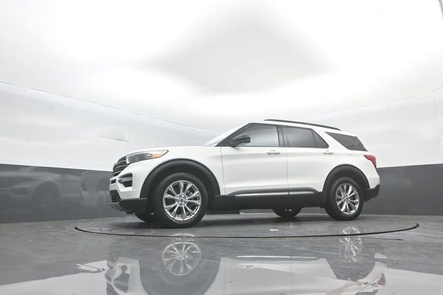 Certified 2024 Ford Explorer XLT w/ Equipment Group 202A image 29