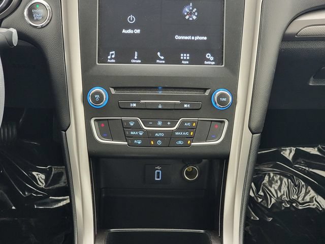Certified 2017 Ford Fusion SE w/ Fusion SE Technology Package FWD image 25