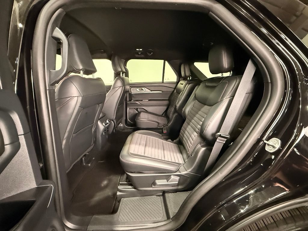Certified 2025 Ford Explorer ST-Line AWD/4WD image 19