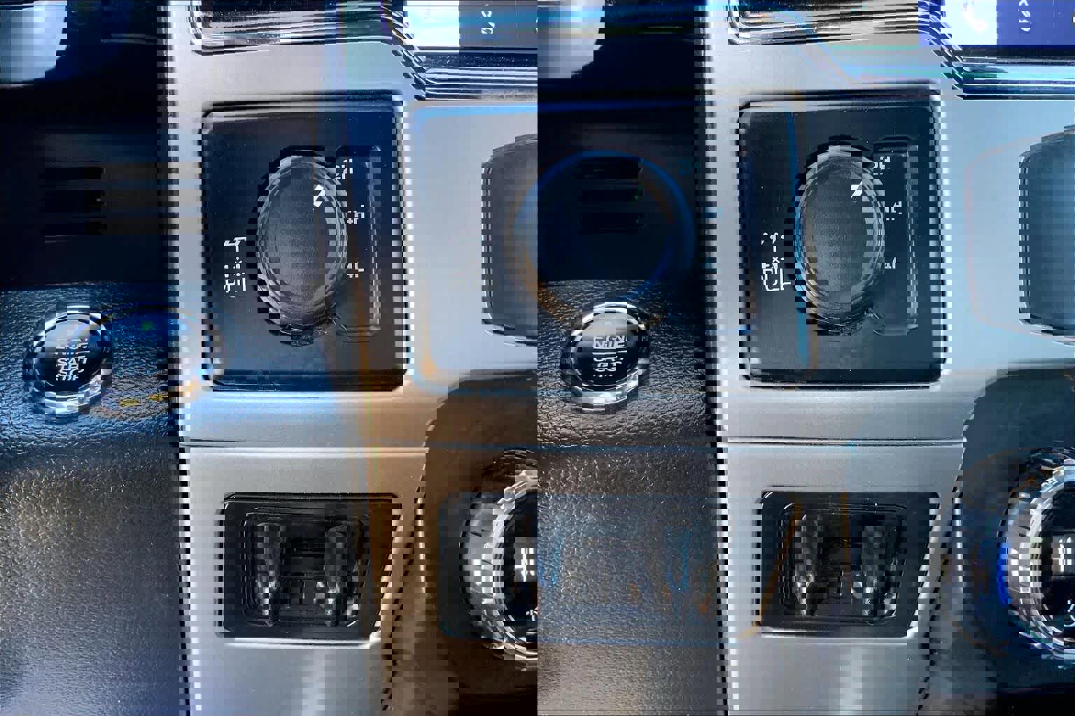 Certified 2022 Ford F350 Lariat w/ Tremor Off-Road Package image 35