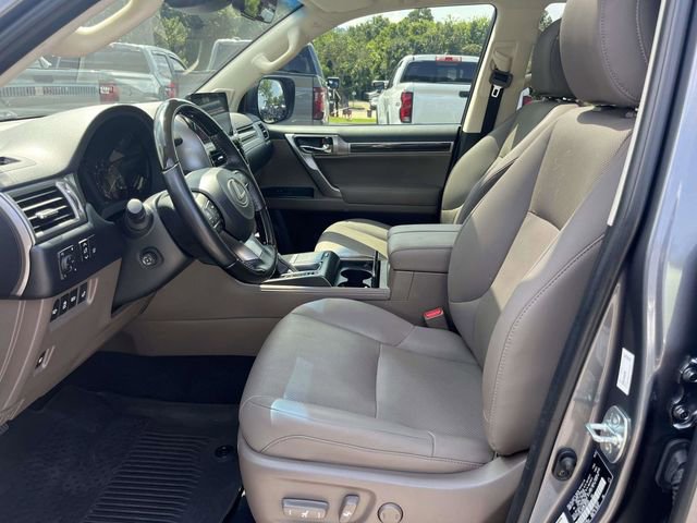 Used 2023 Lexus GX 460 Premium w/ Accessory Package AWD/4WD image 16