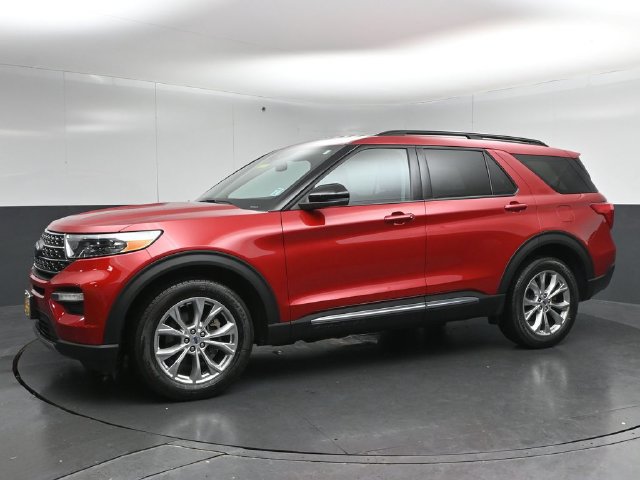 Certified 2024 Ford Explorer XLT w/ Equipment Group 202A AWD/4WD image 4