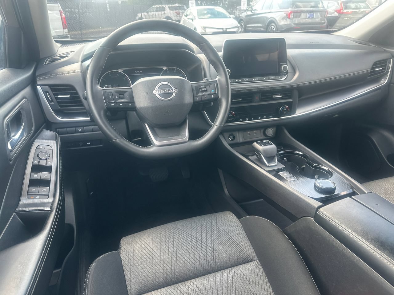 Used 2025 Nissan Rogue SV AWD/4WD image 25