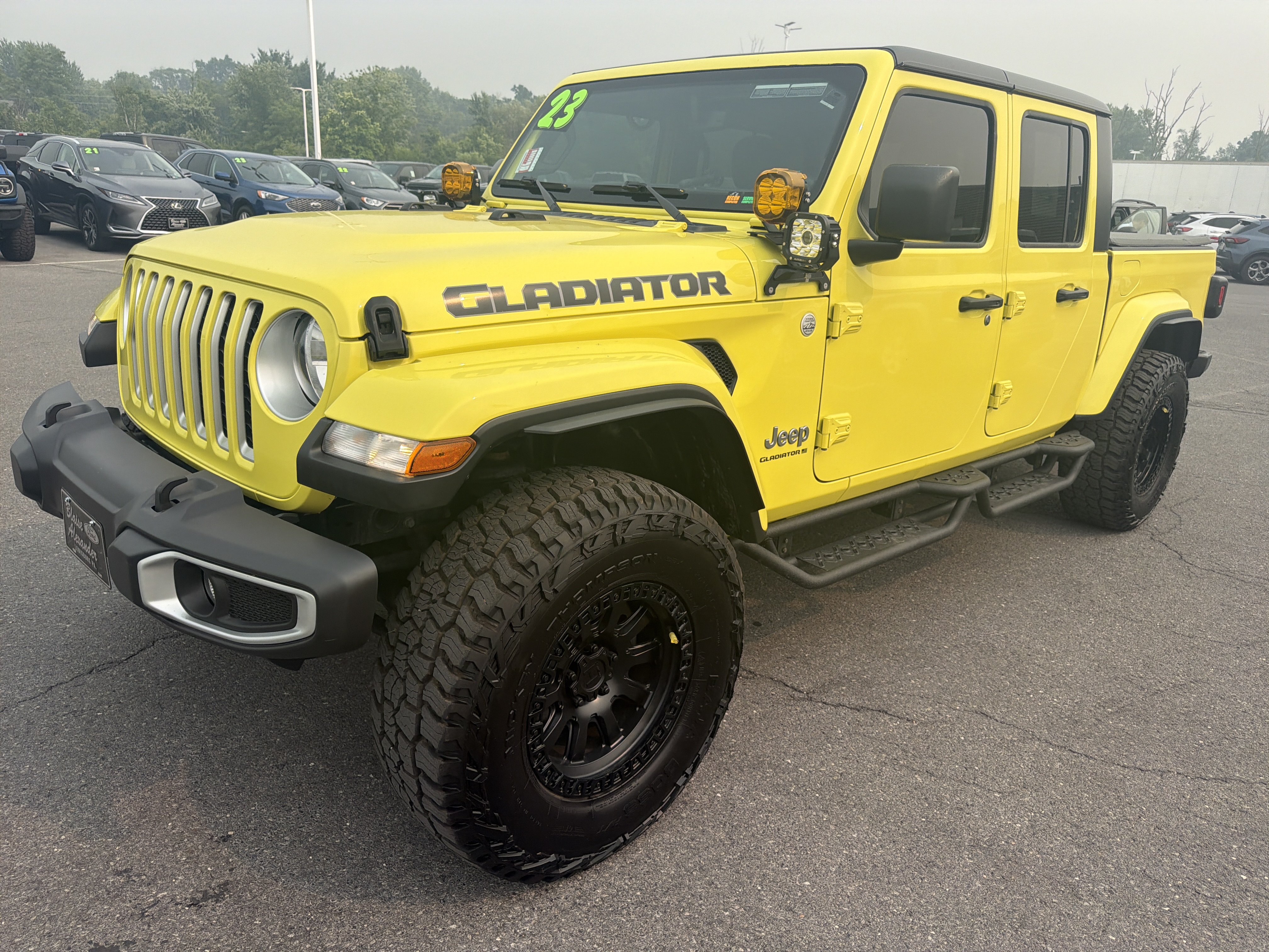Used 2023 Jeep Gladiator Overland AWD/4WD image 8