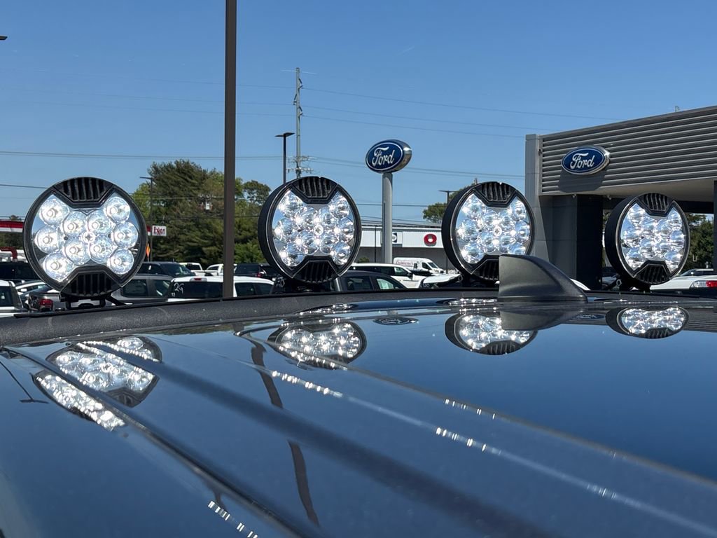Used 2023 Nissan Titan PRO-4X w/ Pro-4x Convenience Package AWD/4WD image 41