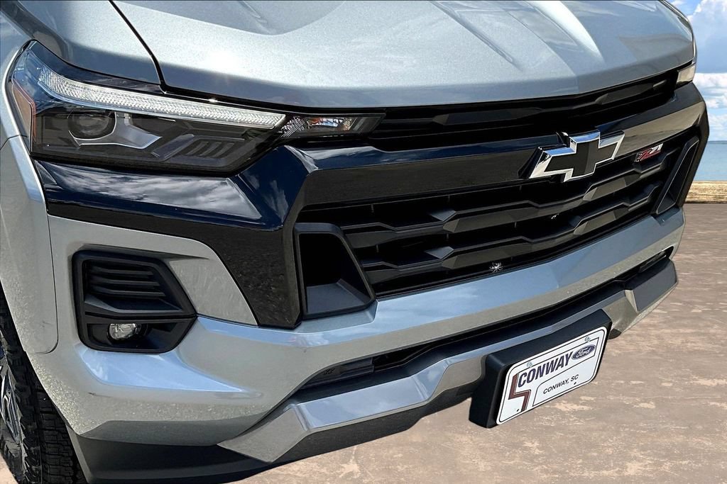 Used 2025 Chevrolet Colorado Z71 w/ Technology Package AWD/4WD image 35