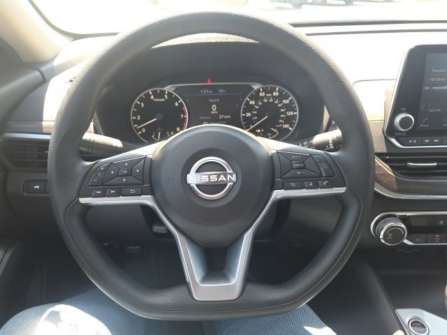 Used 2025 Nissan Altima 2.5 SV FWD image 31