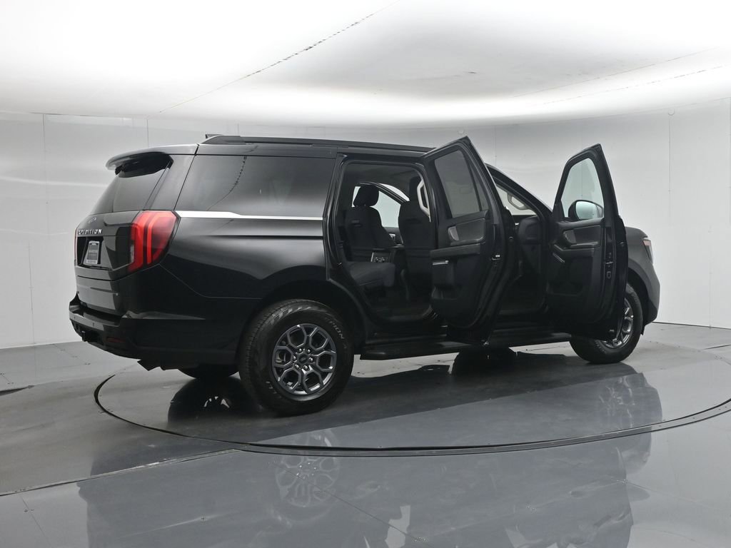 Certified 2025 Ford Expedition Active AWD/4WD image 6