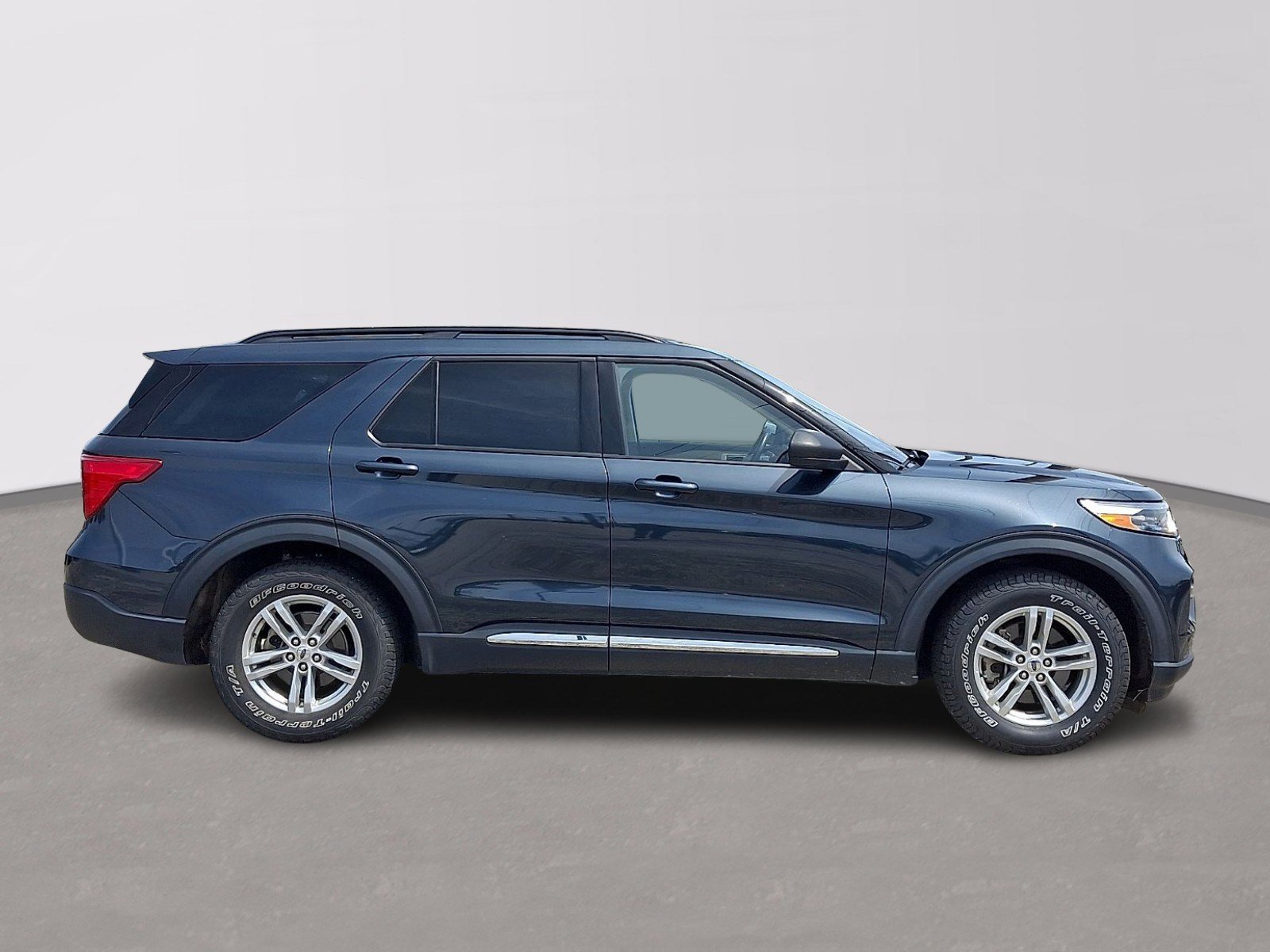 Certified 2022 Ford Explorer XLT w/ Equipment Group 202A RWD image 7