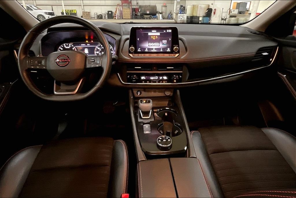 Used 2025 Nissan Rogue SV AWD/4WD image 14