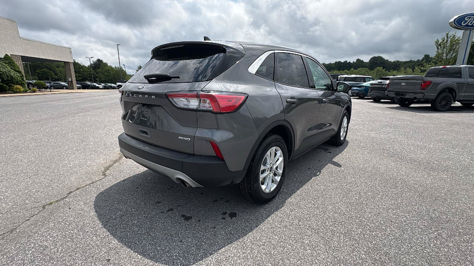 Certified 2022 Ford Escape SE w/ Cold Weather Package AWD/4WD image 4