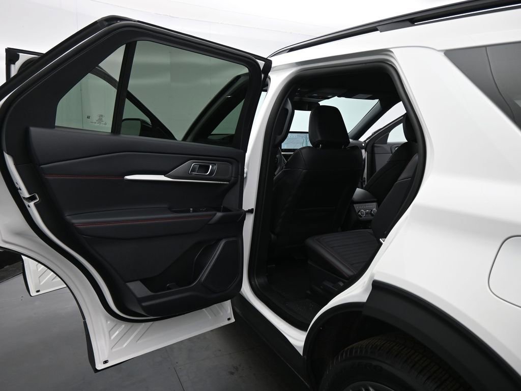 Certified 2025 Ford Explorer ST-Line w/ Premium Package image 18