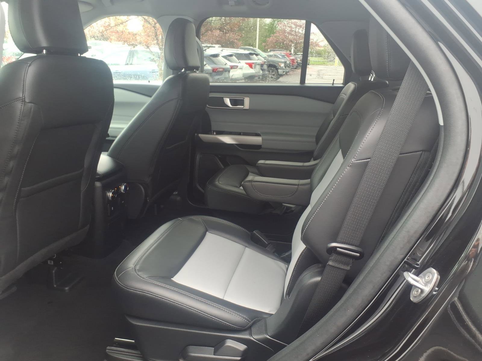 Certified 2024 Ford Explorer XLT w/ Equipment Group 202A AWD/4WD image 9
