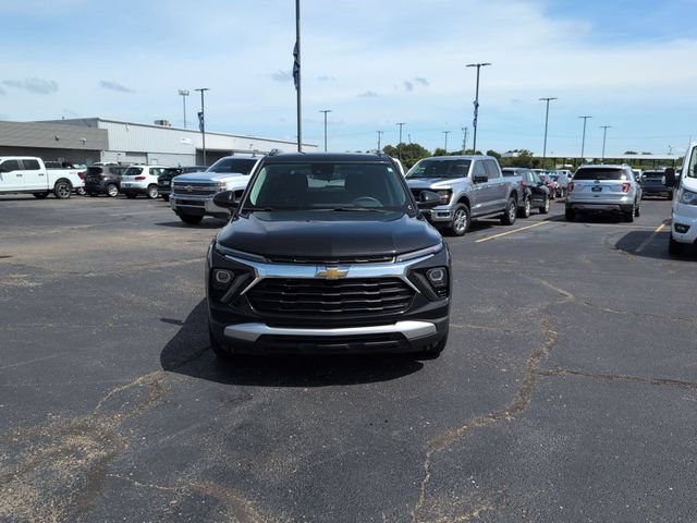 Used 2025 Chevrolet TrailBlazer LT w/ Driver Confidence Package FWD image 2