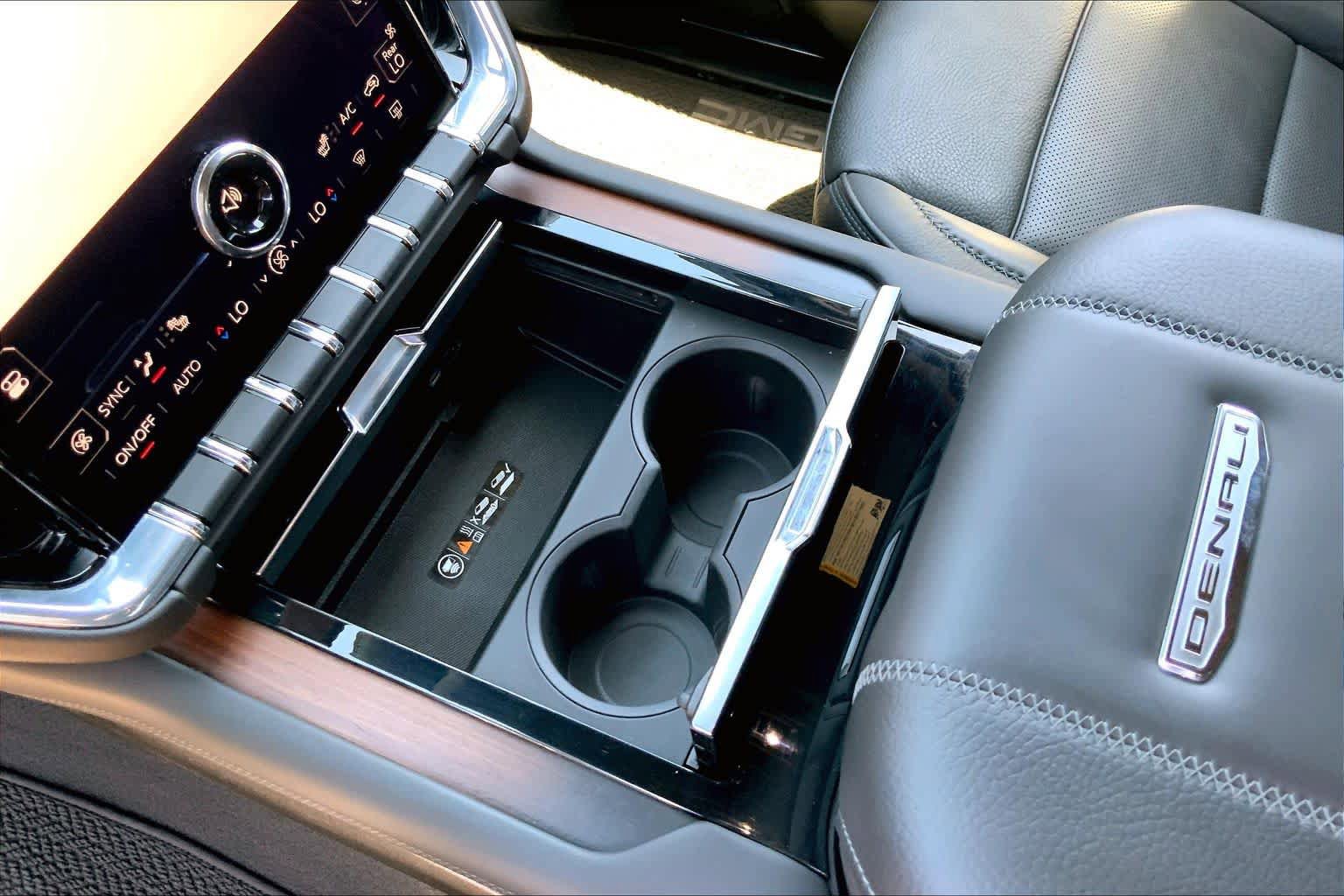 Used 2025 GMC Yukon Denali AWD/4WD image 17