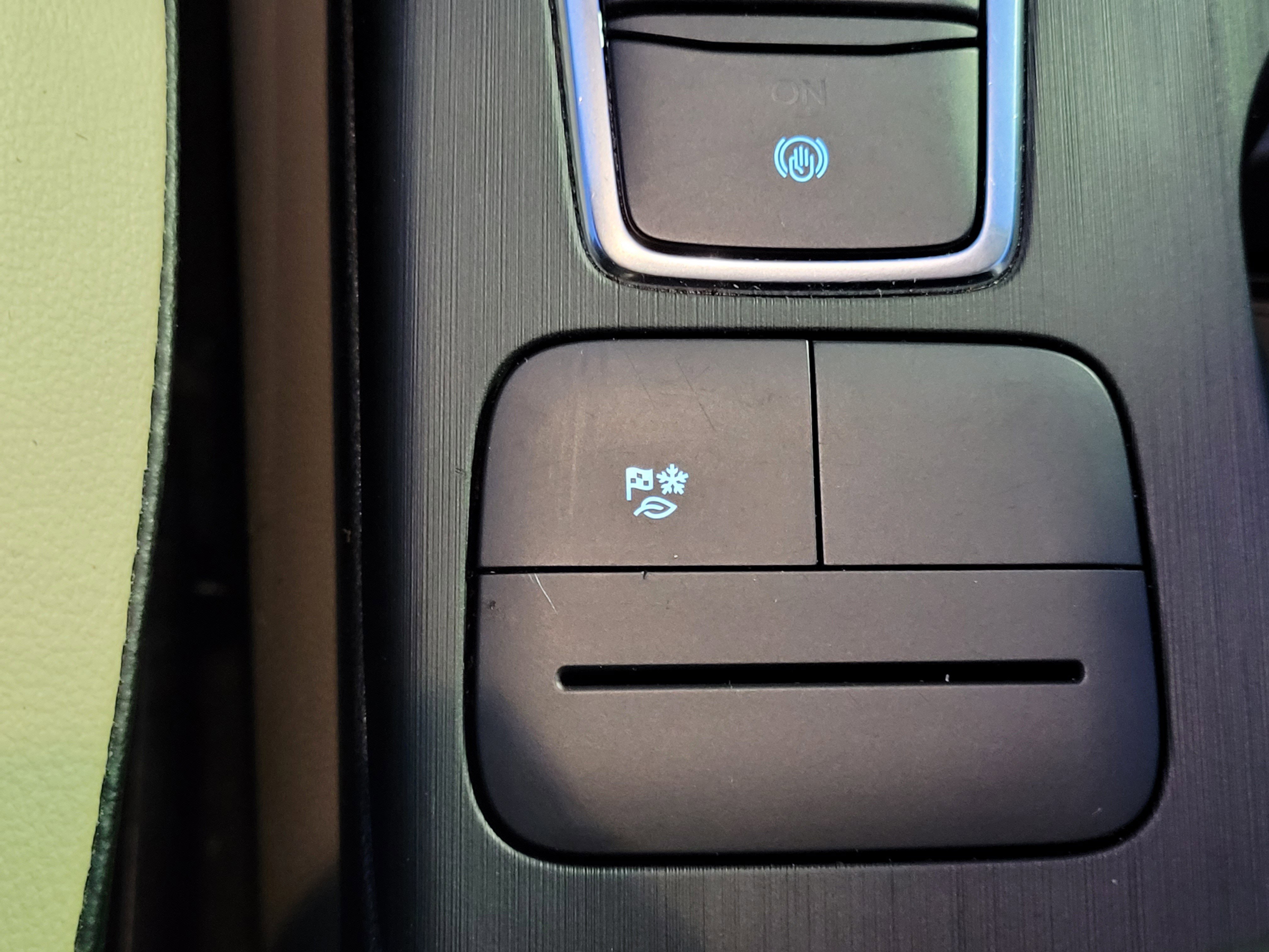 Certified 2020 Ford Escape SE Sport image 28