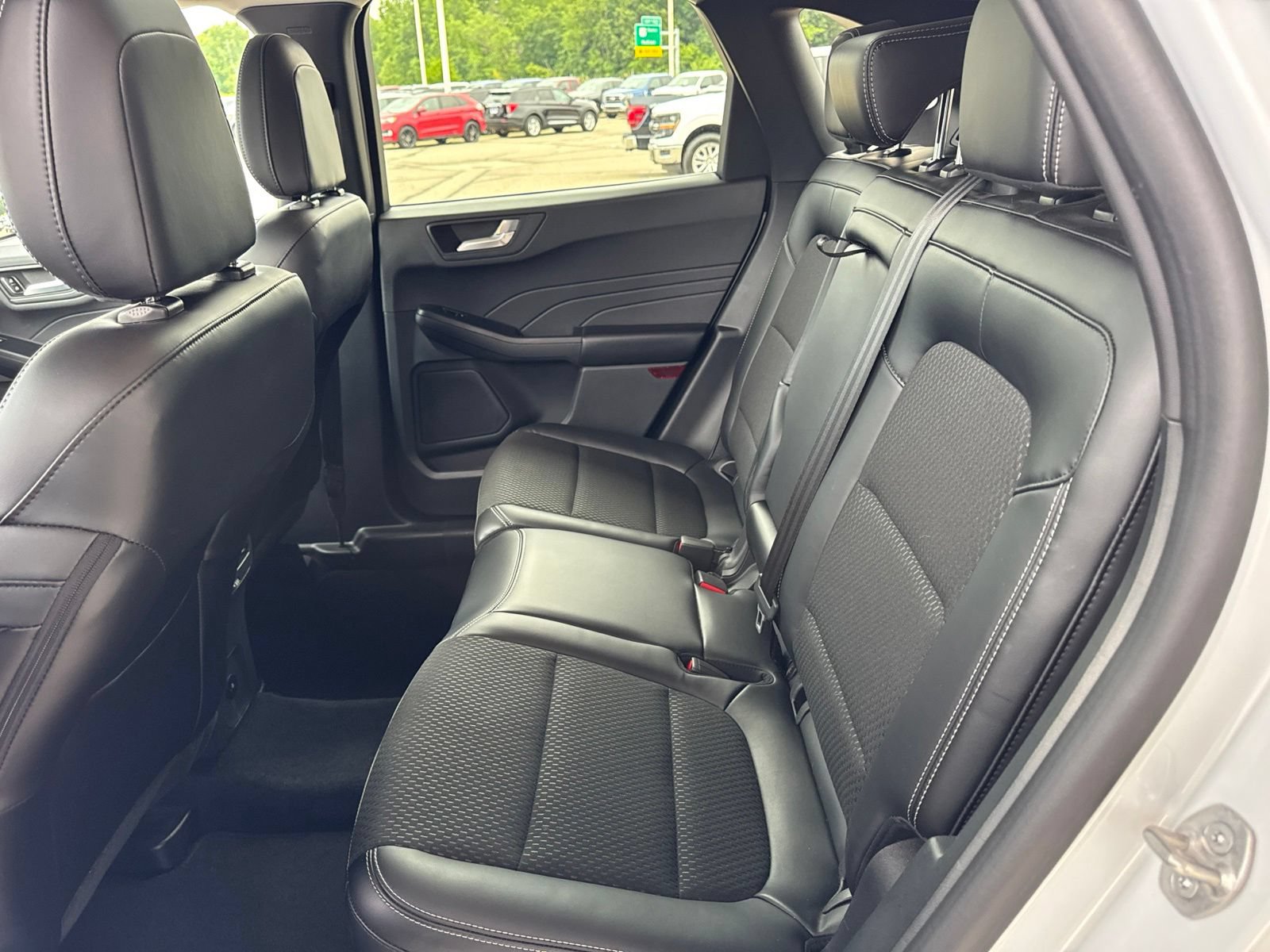 Certified 2025 Ford Escape SE FWD image 36