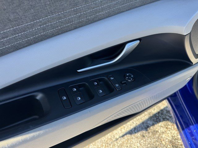 Used 2023 Hyundai Elantra Limited w/ Cargo Package image 11