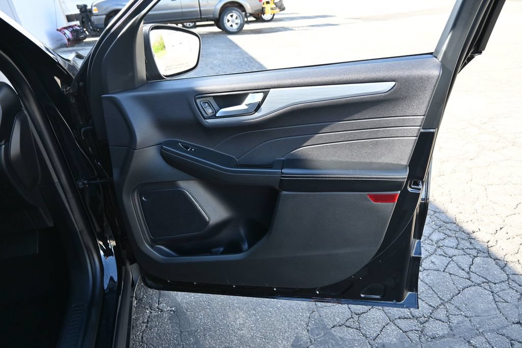 Certified 2024 Ford Escape Platinum AWD/4WD image 23