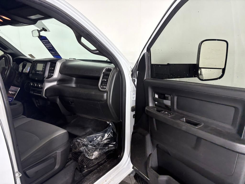 Used 2022 RAM 3500 Tradesman w/ Chrome Appearance Group image 32