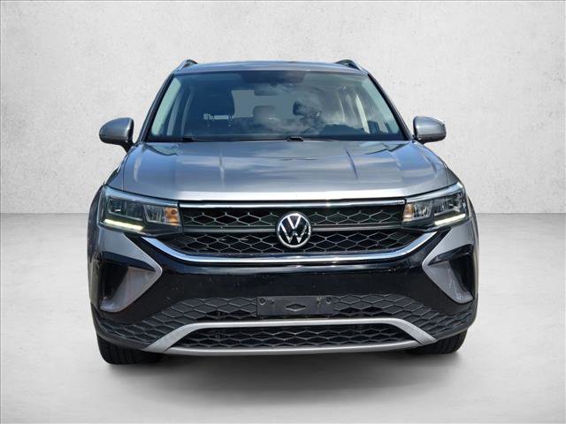 Used 2022 Volkswagen Taos SE FWD image 2
