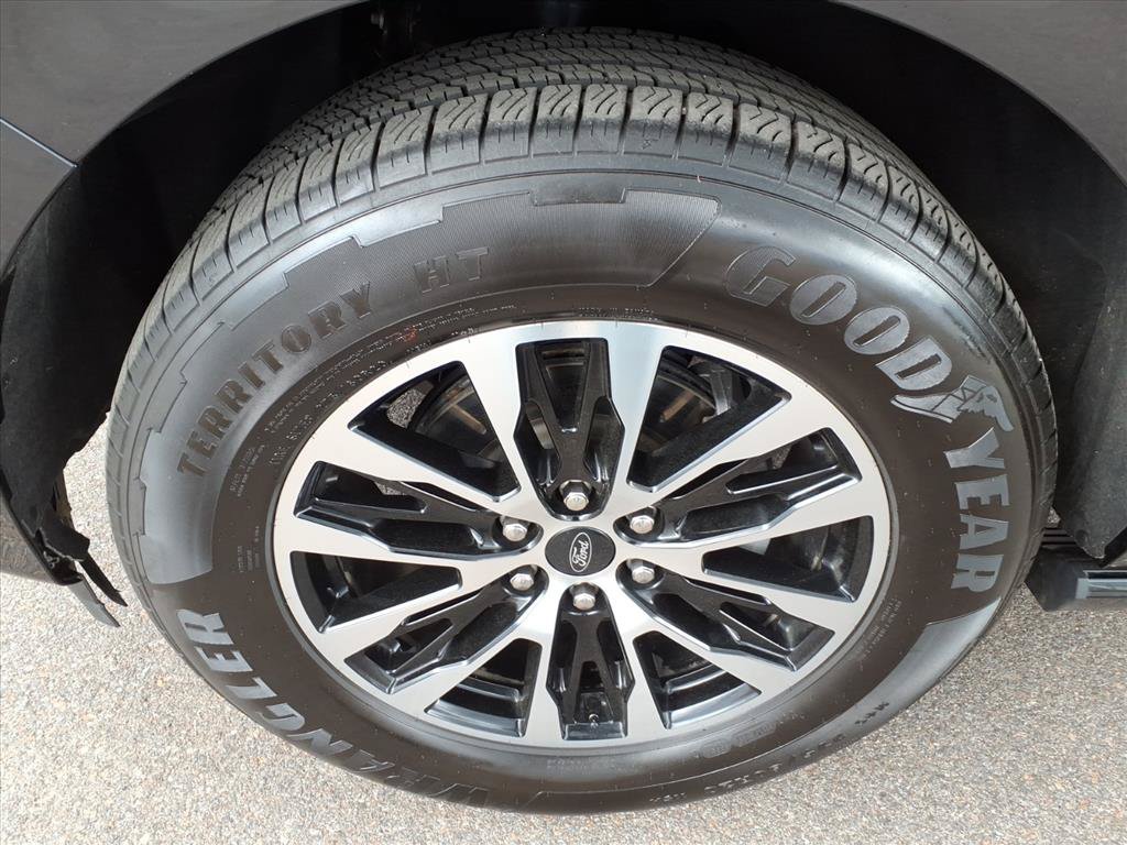 Certified 2025 Ford Expedition Platinum AWD/4WD image 4