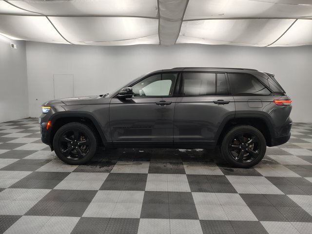 Used 2023 Jeep Grand Cherokee Altitude AWD/4WD image 7