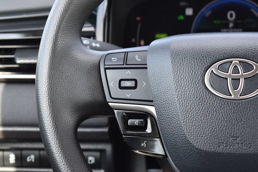 Used 2025 Toyota Camry LE FWD image 17
