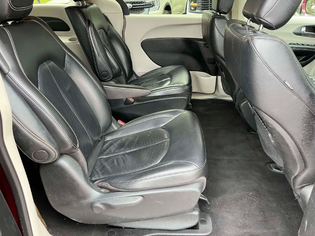 Used 2022 Chrysler Pacifica Touring-L FWD image 22
