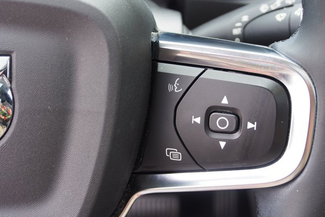 Used 2023 Volvo XC40 B5 Plus AWD/4WD image 24