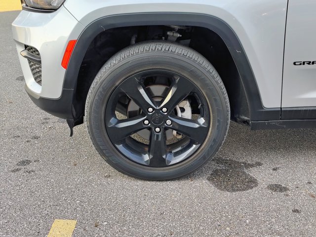 Used 2023 Jeep Grand Cherokee Altitude AWD/4WD image 8