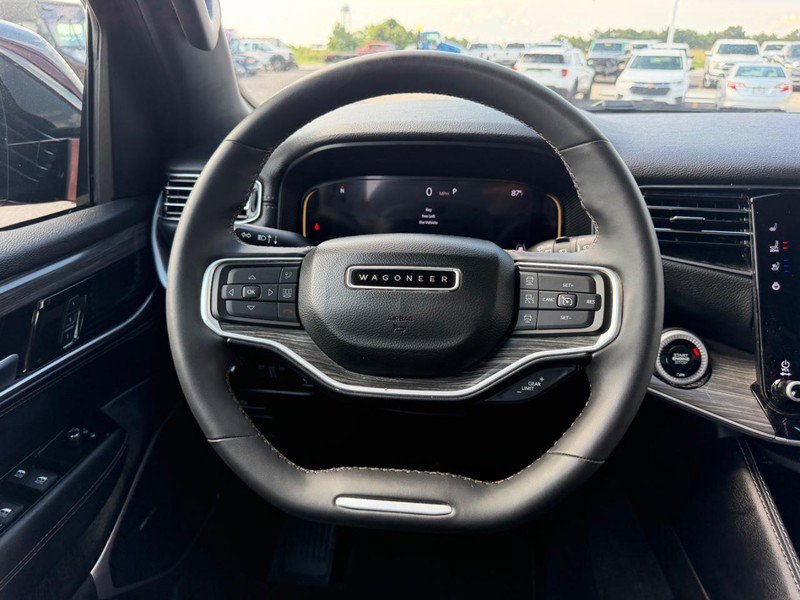 Used 2024 Jeep Wagoneer L Series II w/ Flexible Seating Group AWD/4WD image 14