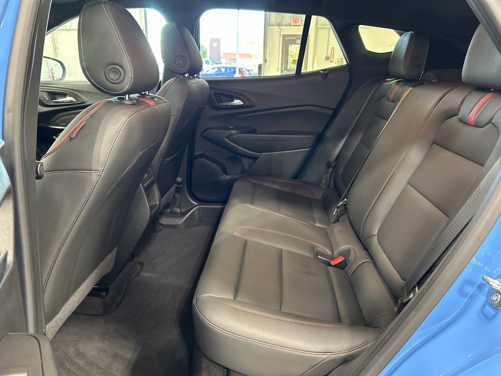 Used 2024 Chevrolet Trax RS w/ Sunroof Package FWD image 25