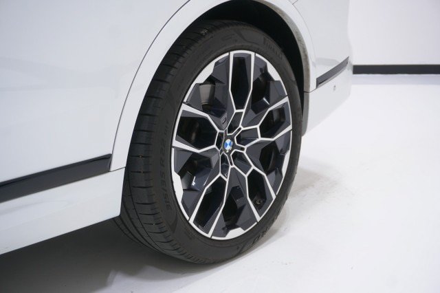 Used 2024 BMW X7 xDrive40i w/ Executive Package AWD/4WD image 14