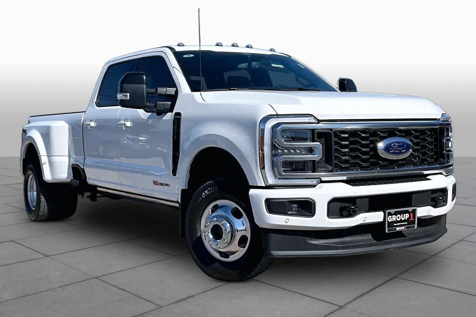 Certified 2026 Ford F350 Platinum w/ FX4 Off-Road Package AWD/4WD image 3