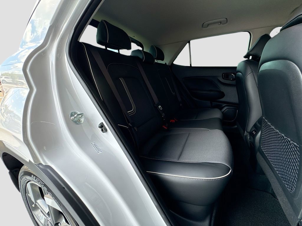 Used 2024 Hyundai Venue Limited FWD image 27