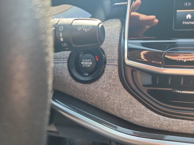Used 2025 Jeep Compass Sport AWD/4WD image 19