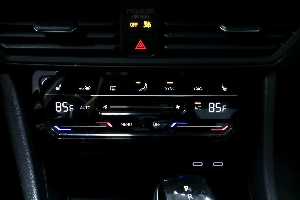 Used 2025 Volkswagen Jetta SE image 32