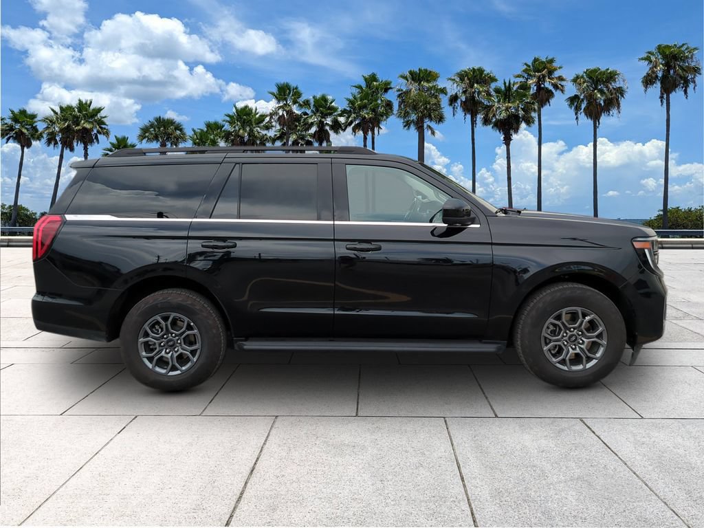 Certified 2025 Ford Expedition Active AWD/4WD image 9