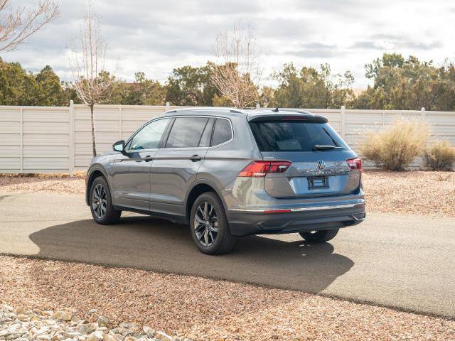 Used 2023 Volkswagen Tiguan SE w/ Panoramic Sunroof Package image 5