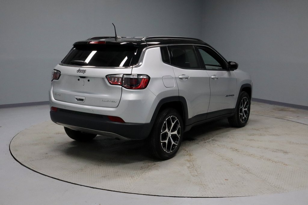 Used 2024 Jeep Compass Limited image 11
