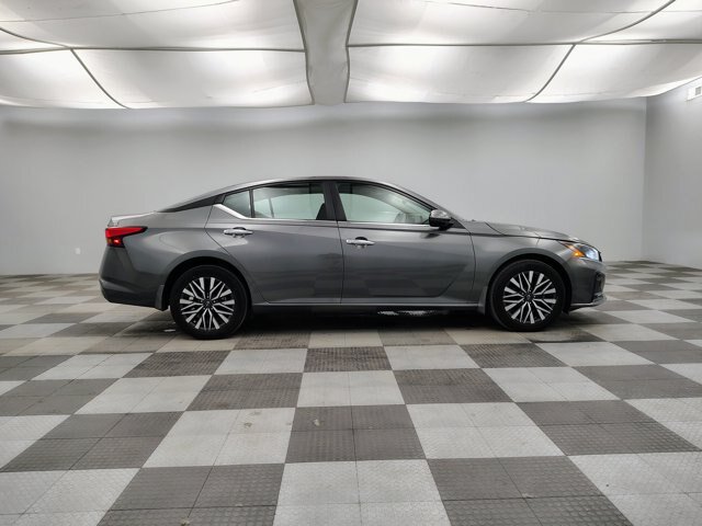 Used 2023 Nissan Altima 2.5 SV w/ SV Premium Package AWD/4WD image 12