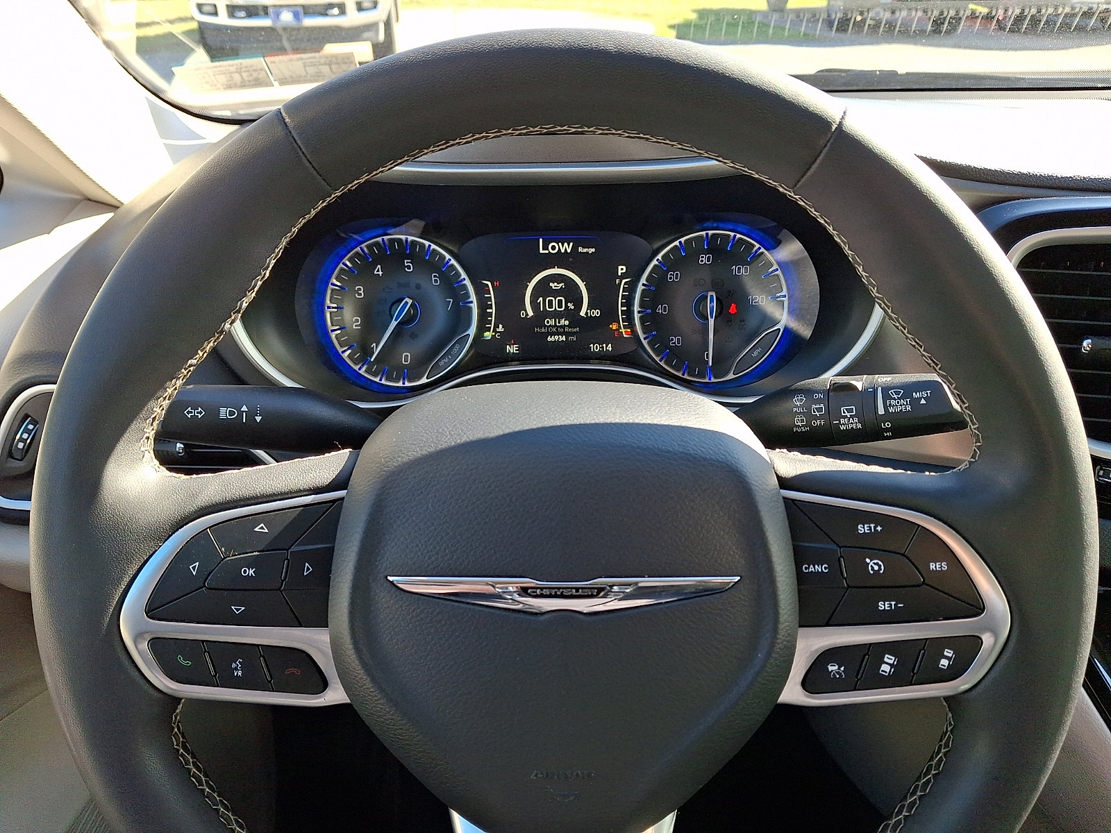 Used 2024 Chrysler Pacifica Touring-L FWD image 21