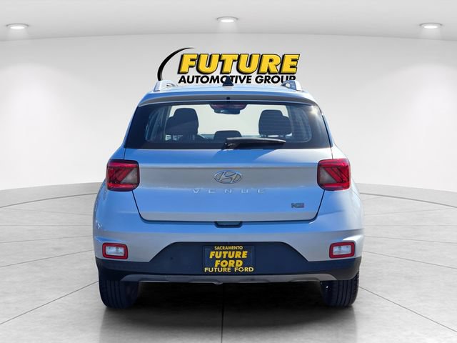 Used 2022 Hyundai Venue SEL FWD image 5