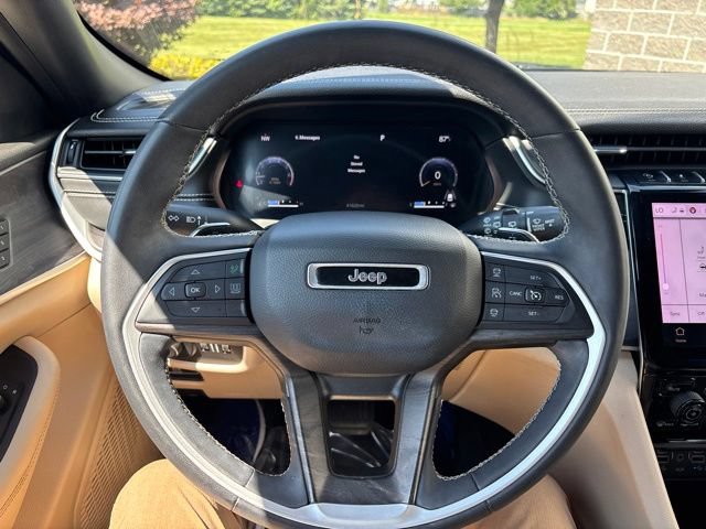 Used 2023 Jeep Grand Cherokee Limited AWD/4WD image 19