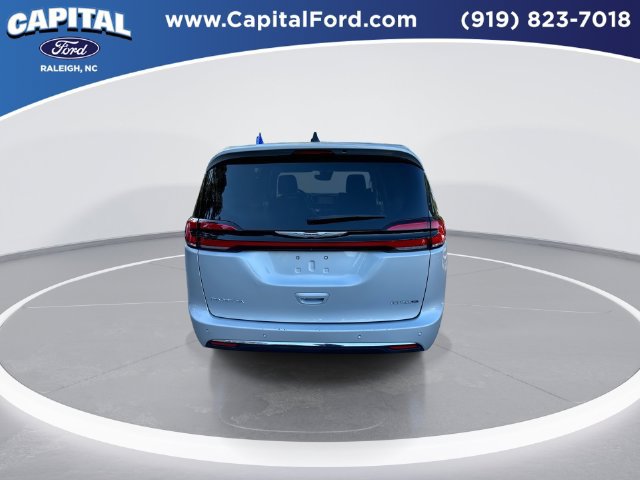 Used 2024 Chrysler Pacifica Touring-L FWD image 7