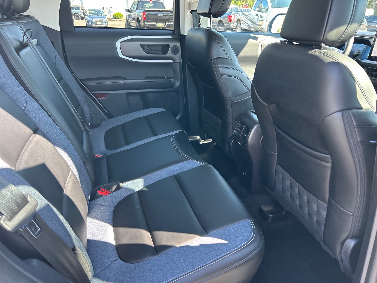 Certified 2025 Ford Bronco Sport Outer Banks w/ Outer Banks Tech Package+ AWD/4WD image 18